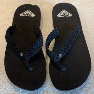 NWOT Roxy Black Flip-Flop Sandals with Woven Straps